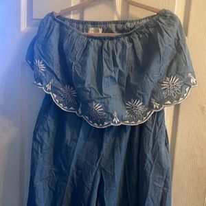 Women’s off shoulder blue denim jumpsuit size: Large